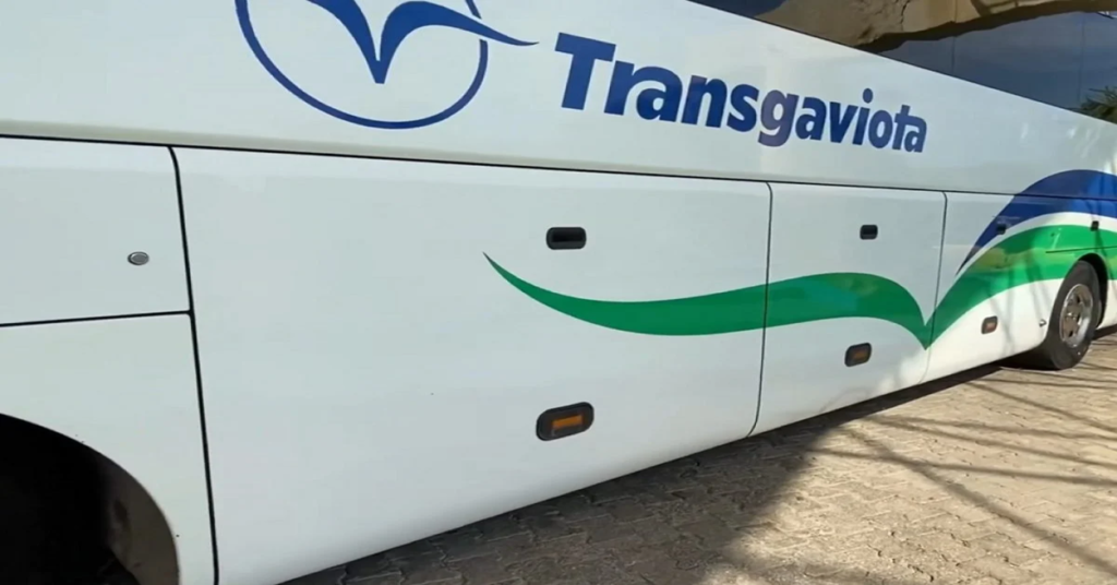 Guagua de transgaviota impacta a un señor en Playa