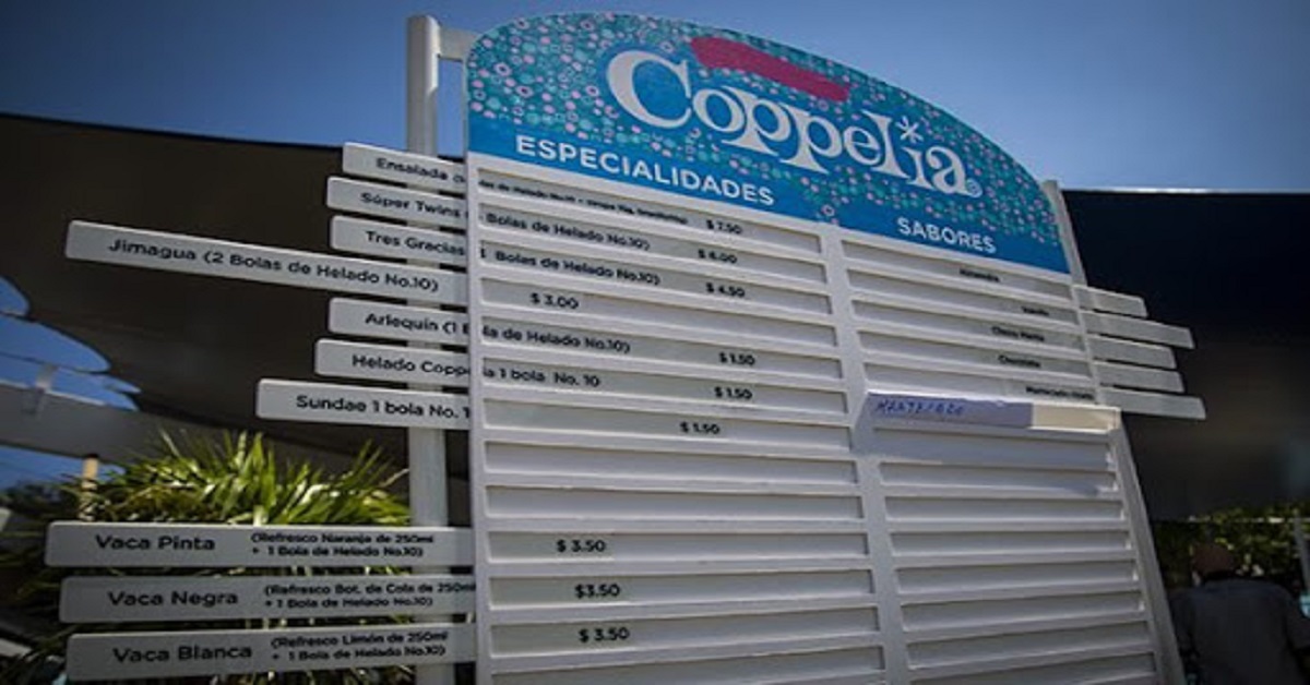En la foto, las tablillas con los precios del Coppelia