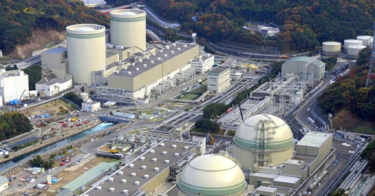 En la foto, una planta nuclear en Japón