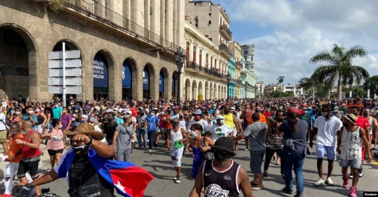 En la foto, imágenes de las protestas del 2021 en Cuba