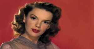En la foto, la cantante y actriz estadounidense Judy Garland