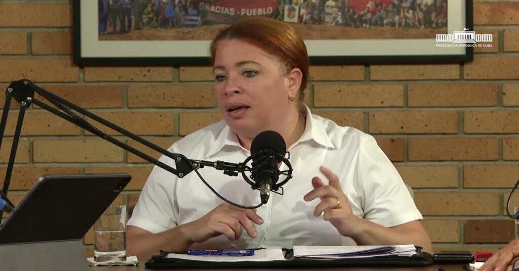 En la foto, la presidenta de Etecsa en el podcast 'Desde la Presidencia'