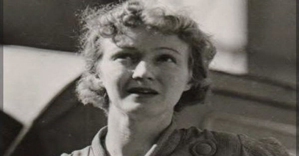 En la foto, la madre de Marilyn Monroe