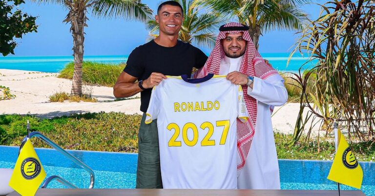 En la foto, CR7 y Al Nassr anuncian su renovación hasta 2027
