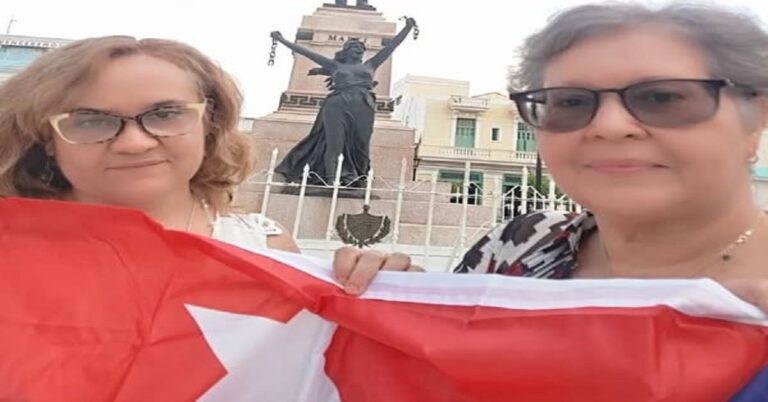 En la foto, las historiadoras Alina Bárbara Löpez Hernández y Jenny Pantoja Torres