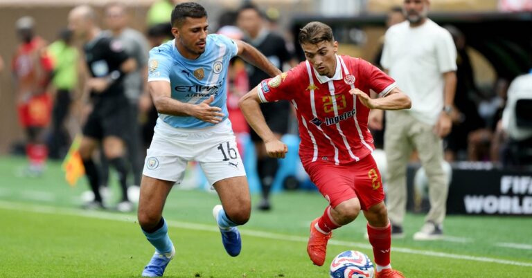 En la foto, momento del partido entre el Manchester City inglés y el Widad marroquí