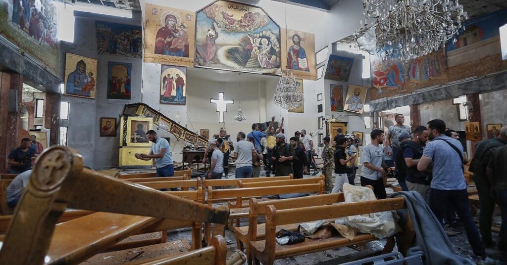 En la foto, la iglesia que sufrió el atentado en Damasco