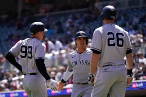 En la foto, Aaron Judge, Anthony Volpe y DJ LeMahieu