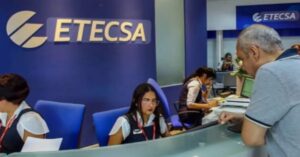 En la foto, una oficina comercial de Etecsa