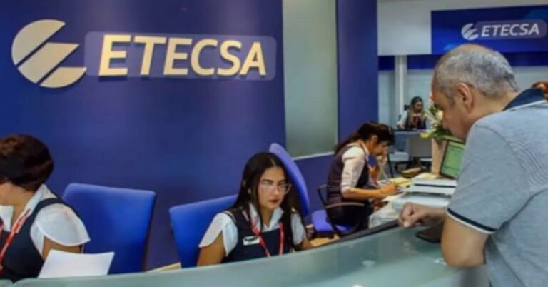 En la foto, una oficina comercial de Etecsa