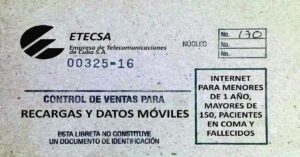 En la foto, una libreta de racionamiento adaptada a Etecsa