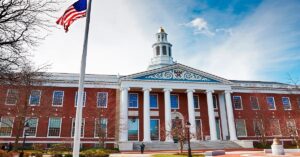 En la foto, la Universidad de Harvard