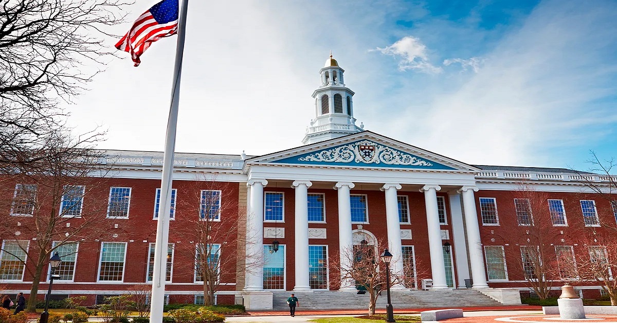 En la foto, la Universidad de Harvard