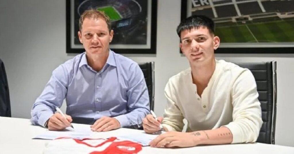 En la foto, el presidente de River Plate y Mastantuono