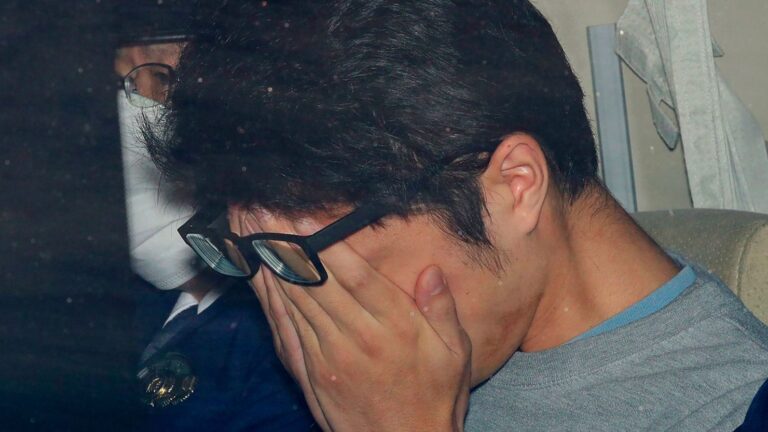 En la foto, el asesino de Twitter durante el juicio