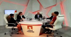 En la foto, la Mesa Redonda en la que hablaron los directivos de Etecsa
