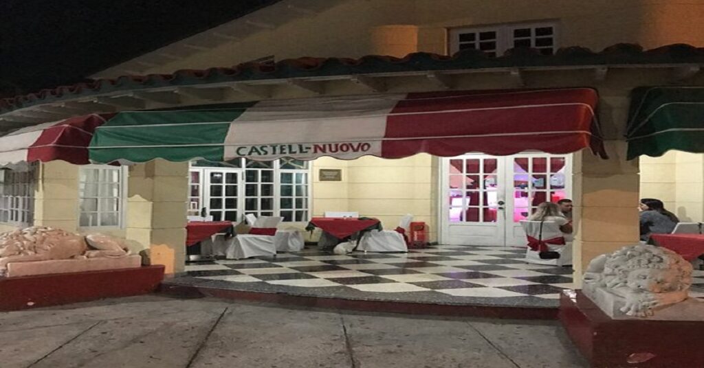 CASTEL NOUVO: UNA POSTAL ETERNA DEL VARADERO QUE FUE
