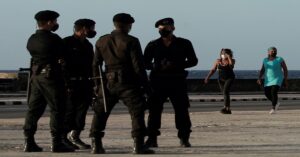 En la foto, boinas negras atemorizando La Habana cuando el 11 de julio de 2021