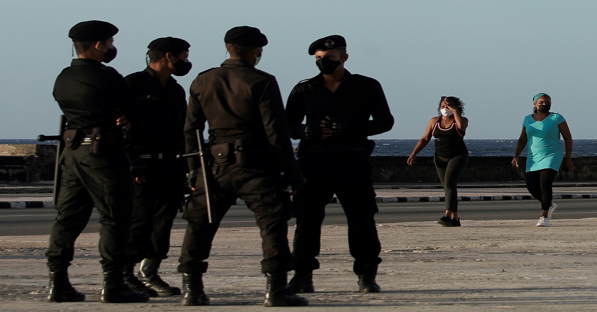 En la foto, boinas negras atemorizando La Habana cuando el 11 de julio de 2021