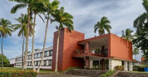 En la foto, el rectorado de la Universidad Central de Las Villas