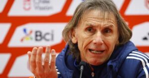 En la foto, el ya exseleccionadror de Chile Ricardo Gareca