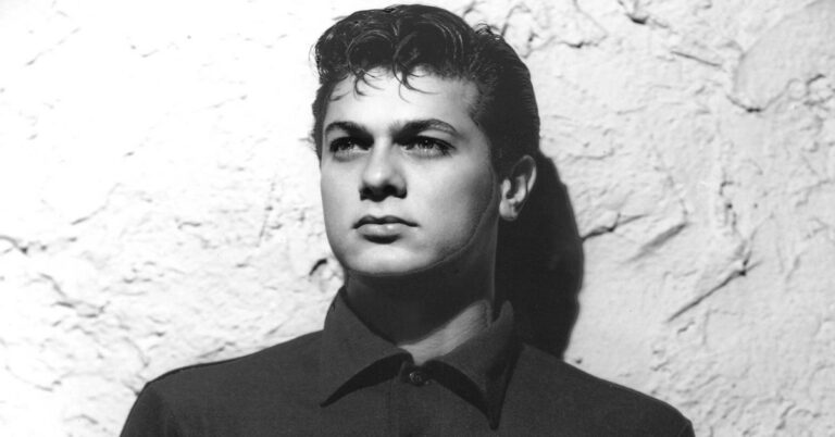 En la foto, el actor Tony Curtis de joven