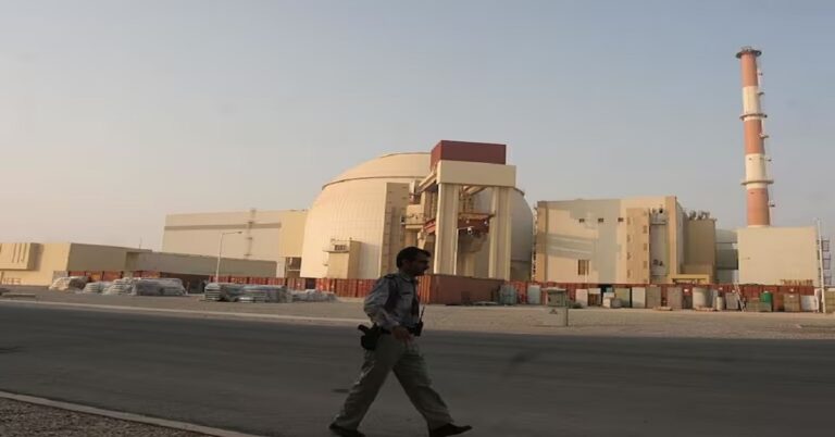 En la foto, la planta nuclear iraní de Bushehr