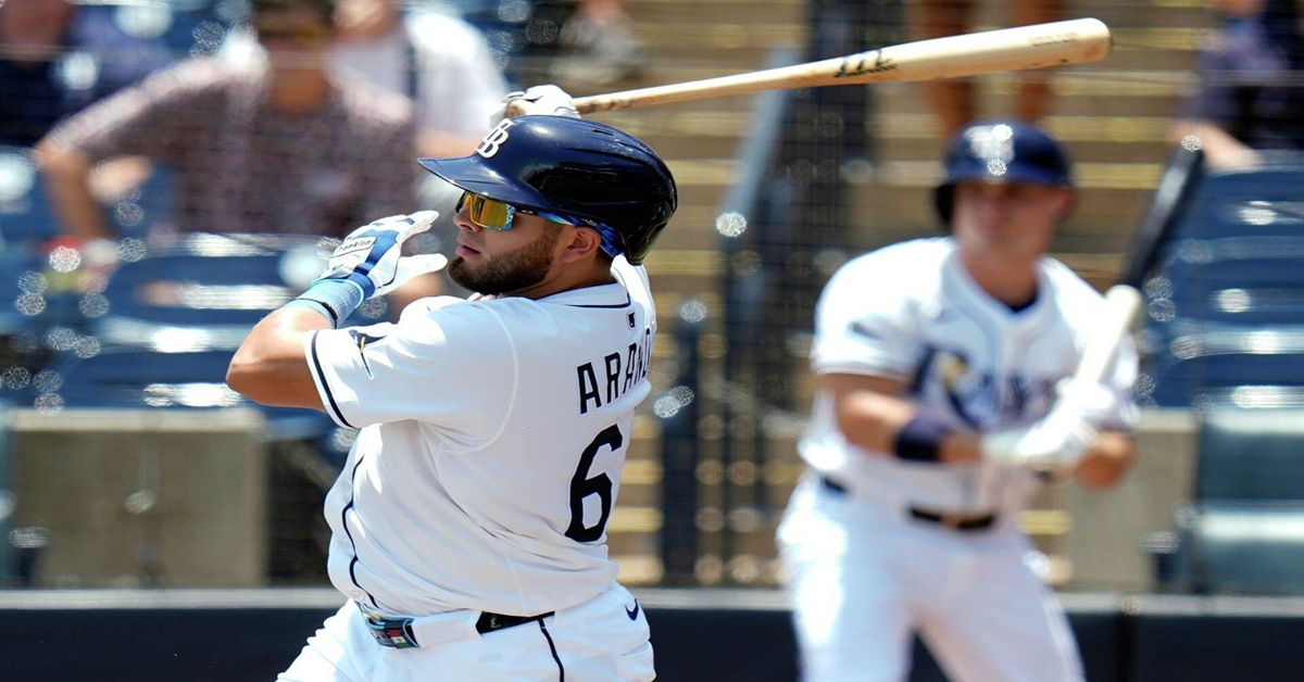 En la foto, el primera base de los Rays Jonathan Aranda