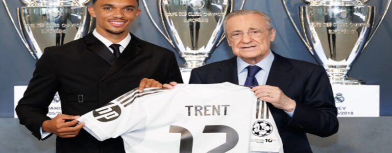 En la foto, Trent Alexander-Arnold y Florentino Pérez