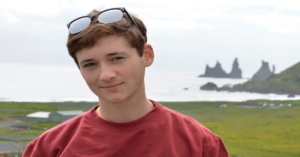 En la foto, Blaze Bernstein