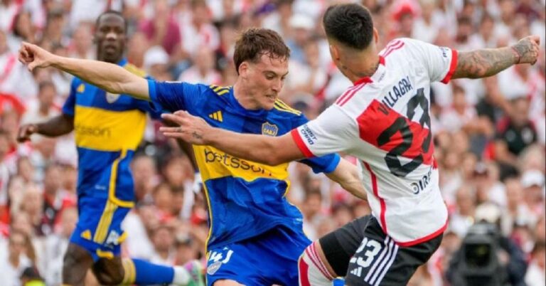 En la foto, jugadores de River Plate y Boca Juniors
