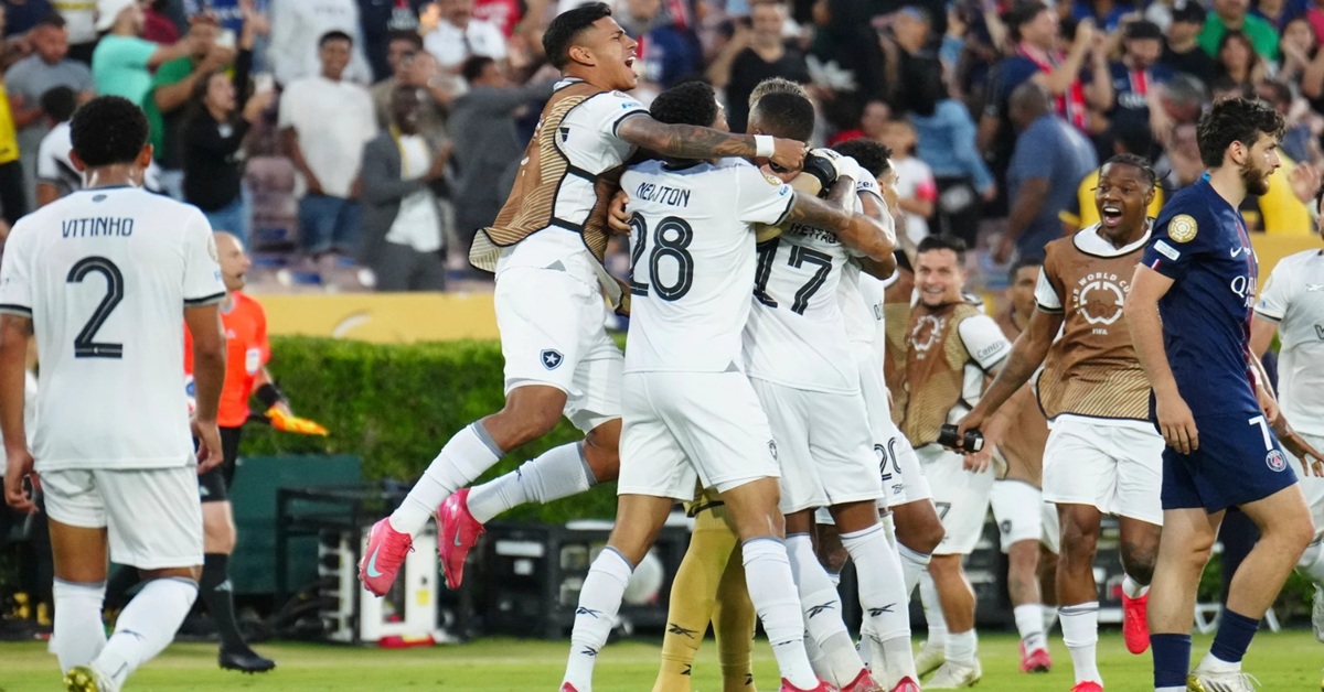 En la foto, Botafogo celebra el gol ante el PSG
