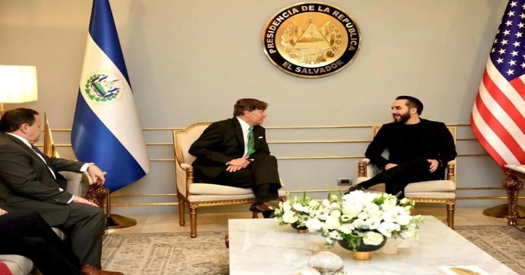 En la foto, Nayib Bukele y Christopher Landau