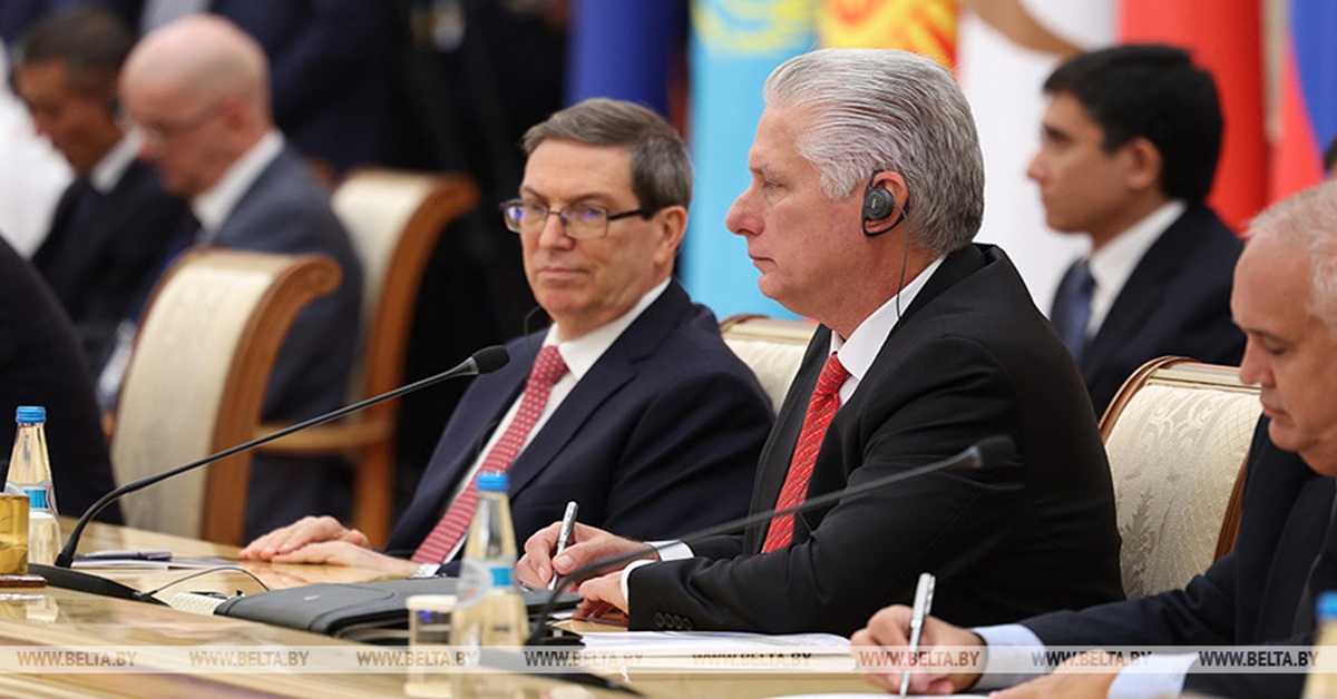 En la foto, El Canelo y Bruno Rodríguez en la cumbre de la UEE en Minsk