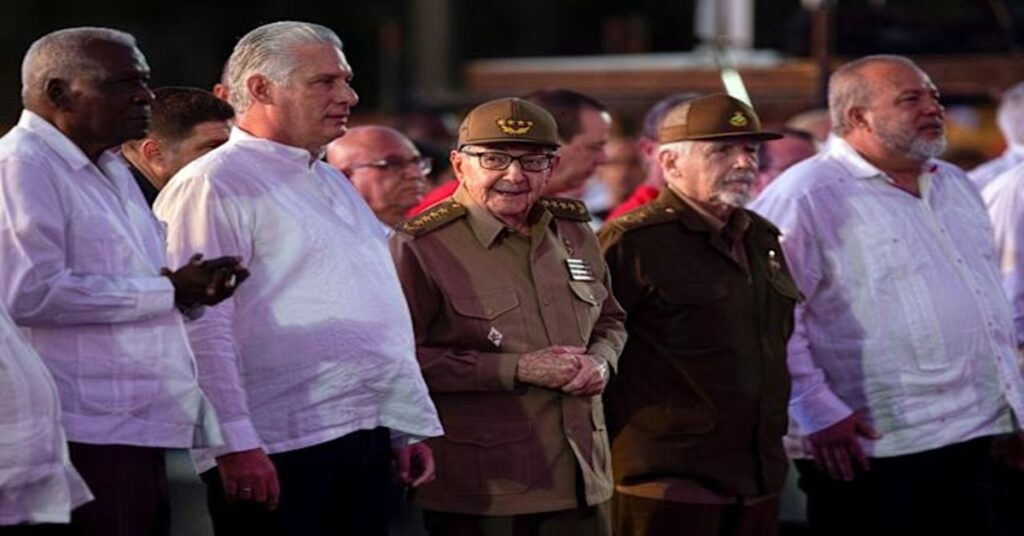 En la foto, la cúpula dirigente castrocomunista
