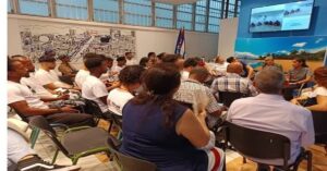 En la foto, grupo de trabajo creado por el gobierno para analizar lo de Etecsa con los estudiantes