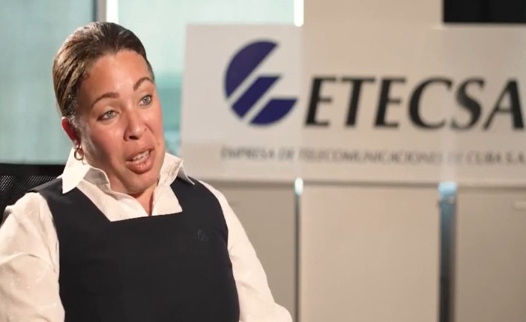 En la foto, la presidenta de Etecsa