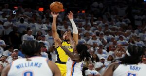 En la foto, HAliburton, el héroe de Pacers ante Thunder
