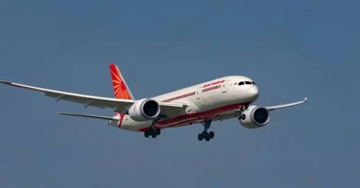 En la foto, el avión que se cayó este jueves en la India