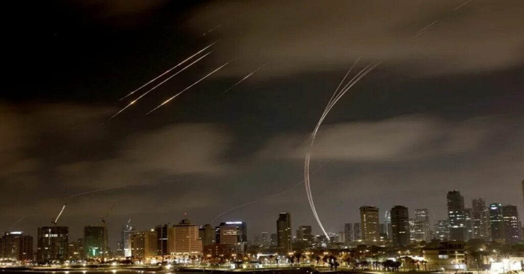En la foto, bombardeos en Teherán