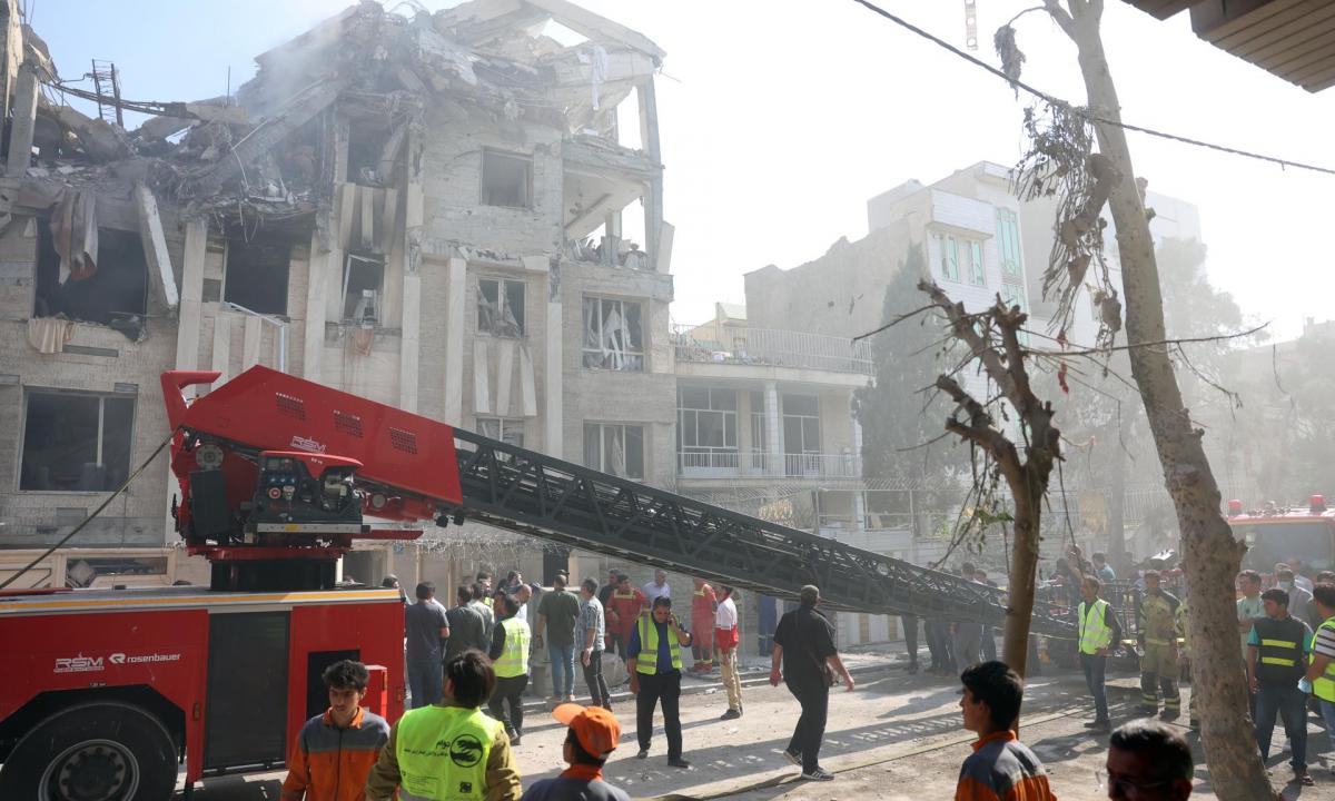 En la foto, daños causados por los bombardeos israelíes en Teherán