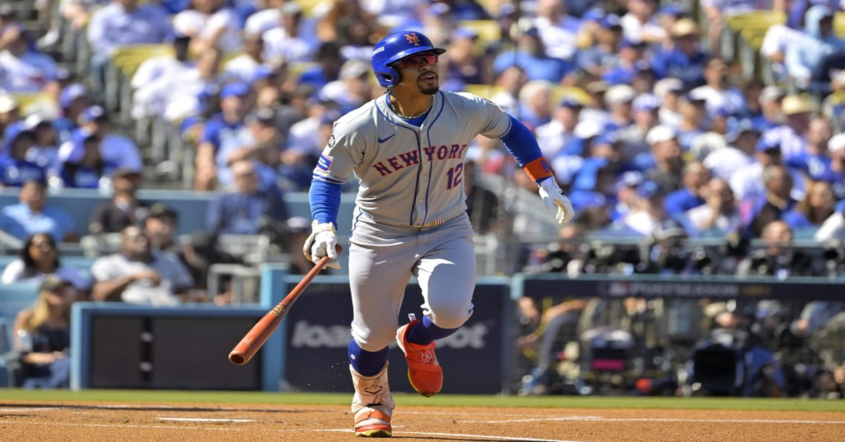 En la foto, Francisco Lindoor pega jonrón ante Dodgers