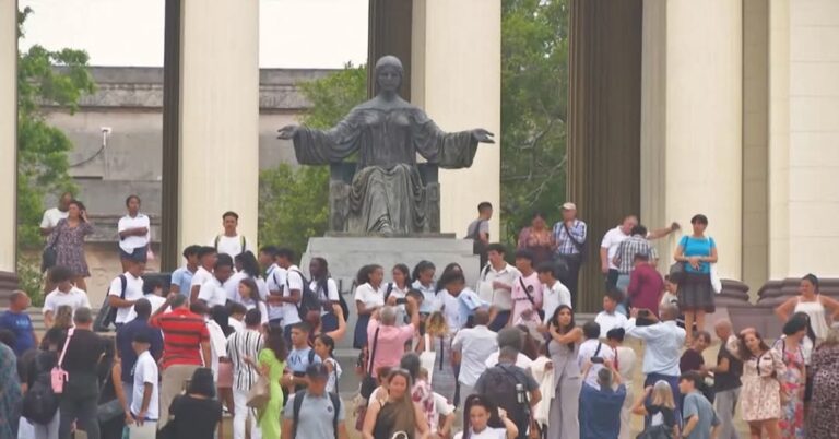 En la foto, estudiantes cubanos