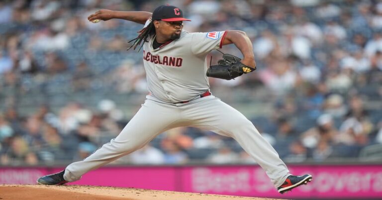 En la foto, el lanzador de Cleveland Luis Ortiz