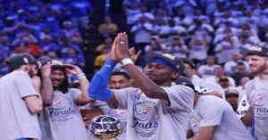 E la foto, los Pacers de Indiana celebran su pase a las Finales de la NBA