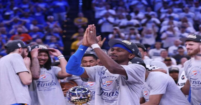 E la foto, los Pacers de Indiana celebran su pase a las Finales de la NBA