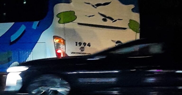 En la foto, el ómnibus de Transgaviota que arrolló al anciano