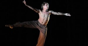 En la foto, el bailarín cubano Rubén Rodríguez