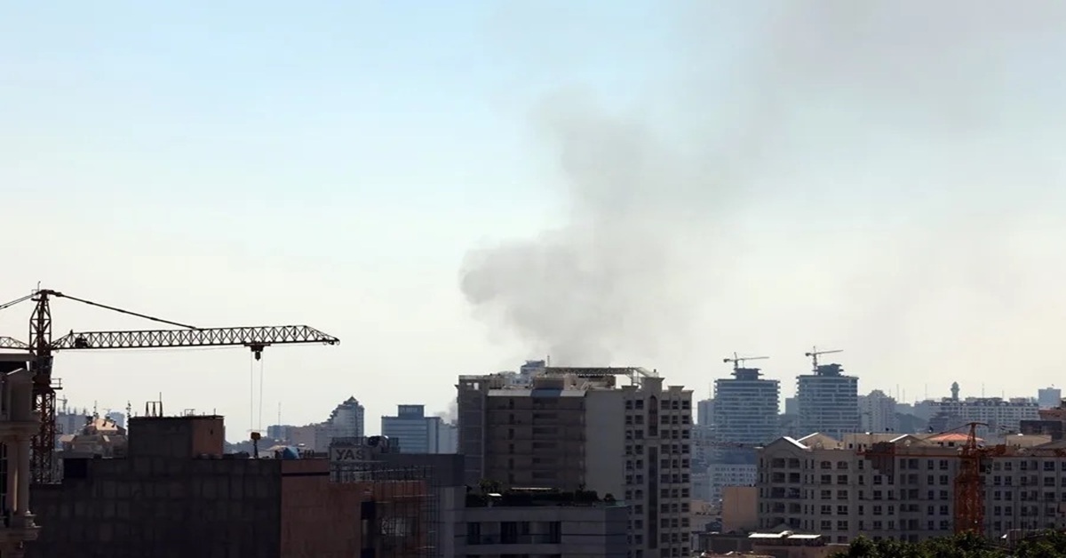 En la foto, Teherán durante bombardeos israelíes