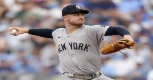 En la foto, el pitcher de los Yankees Clarke Schmidt